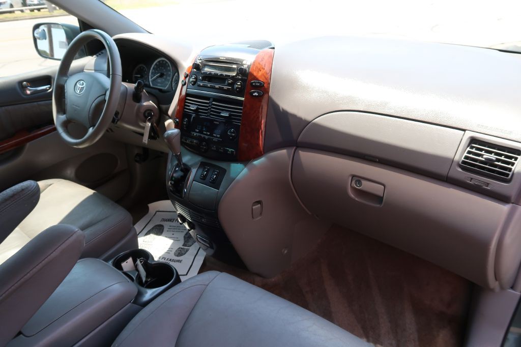 2005 Toyota Sienna Image 11