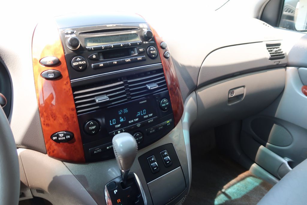 2005 Toyota Sienna Image 15