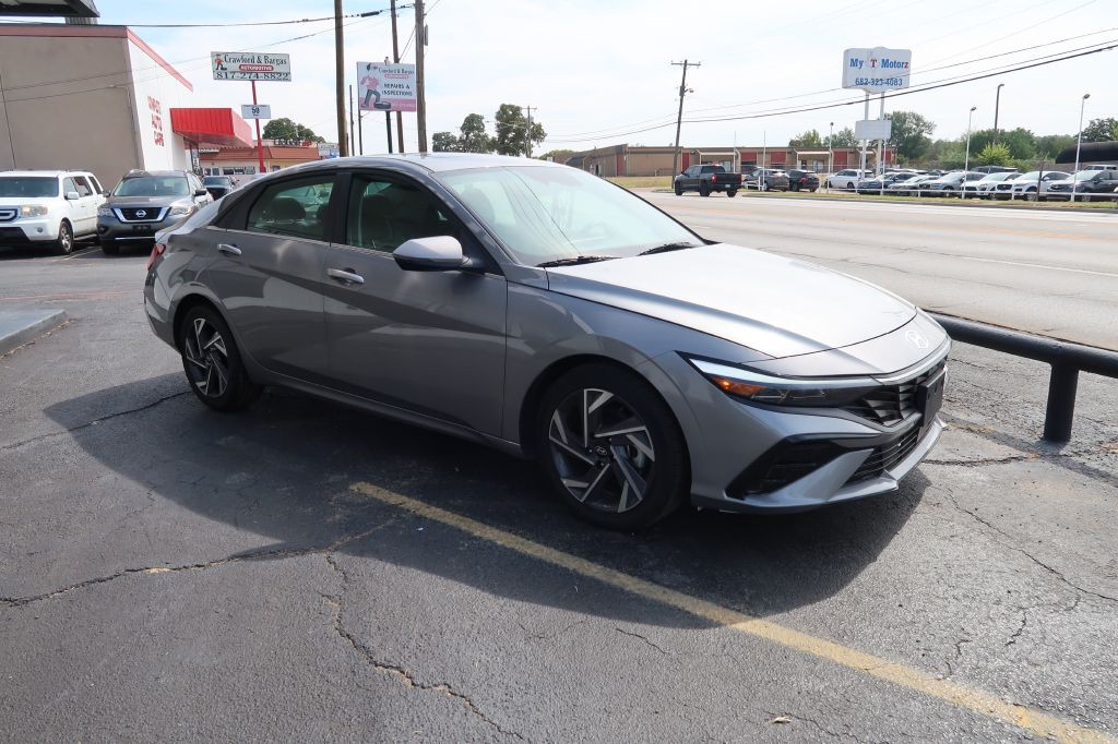 2025 Hyundai Elantra Image 2