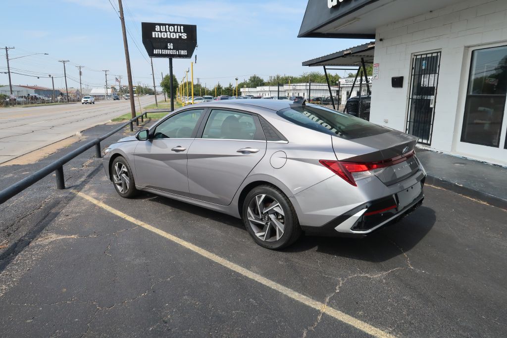 2025 Hyundai Elantra Image 4