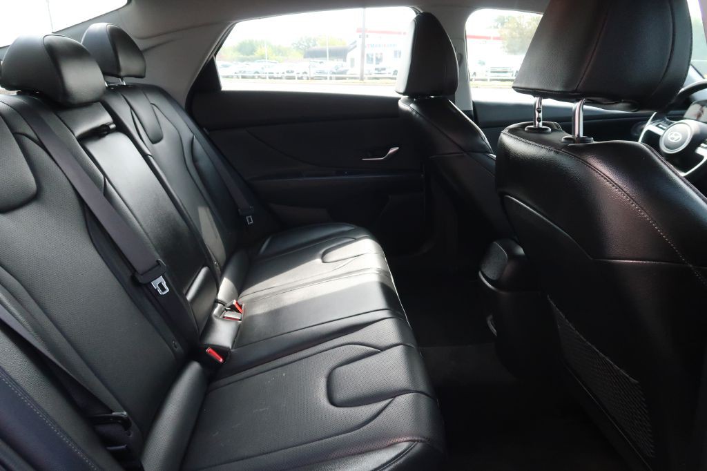 2025 Hyundai Elantra Image 8