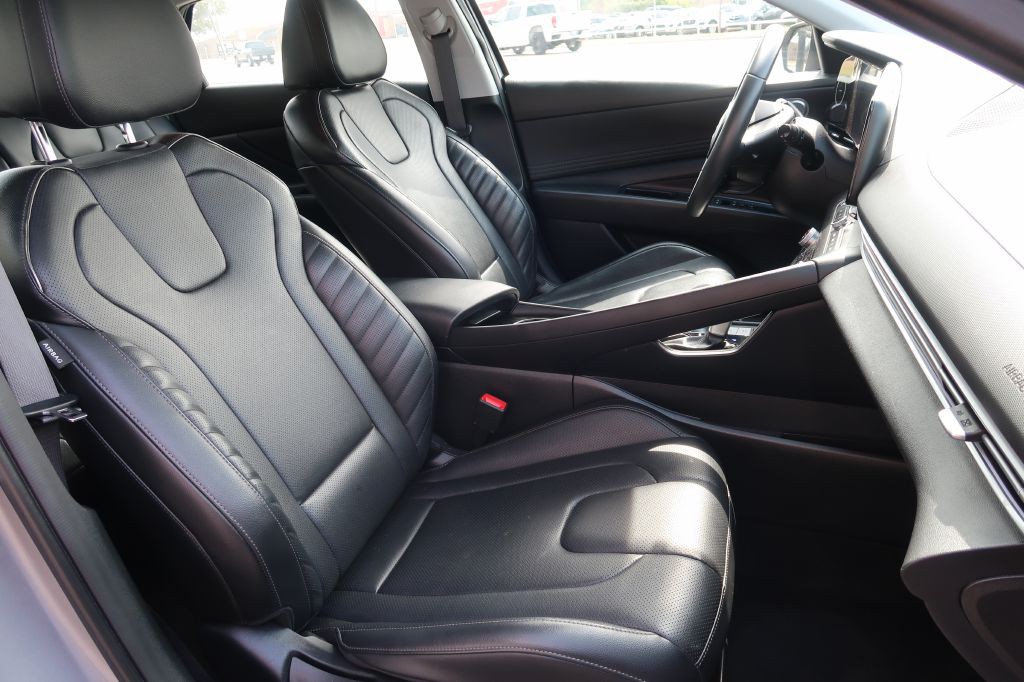 2025 Hyundai Elantra Image 9