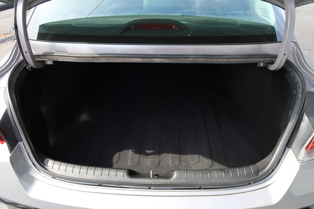 2025 Hyundai Elantra Image 11