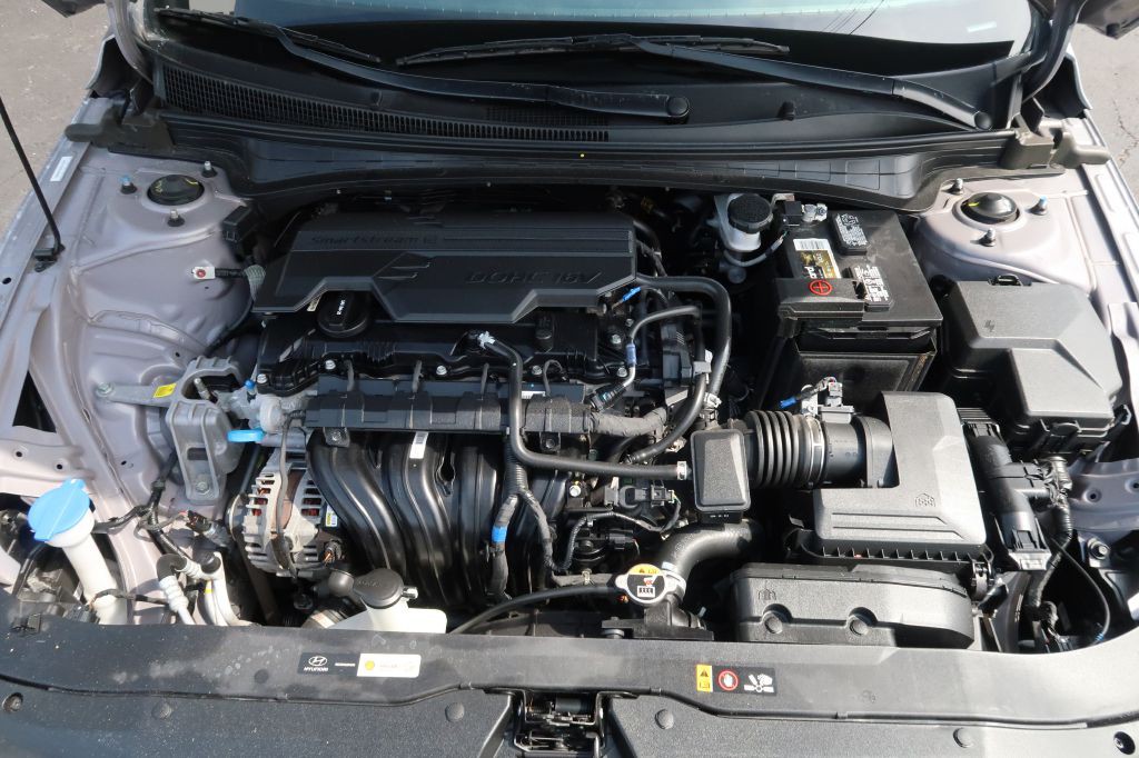 2025 Hyundai Elantra Image 12