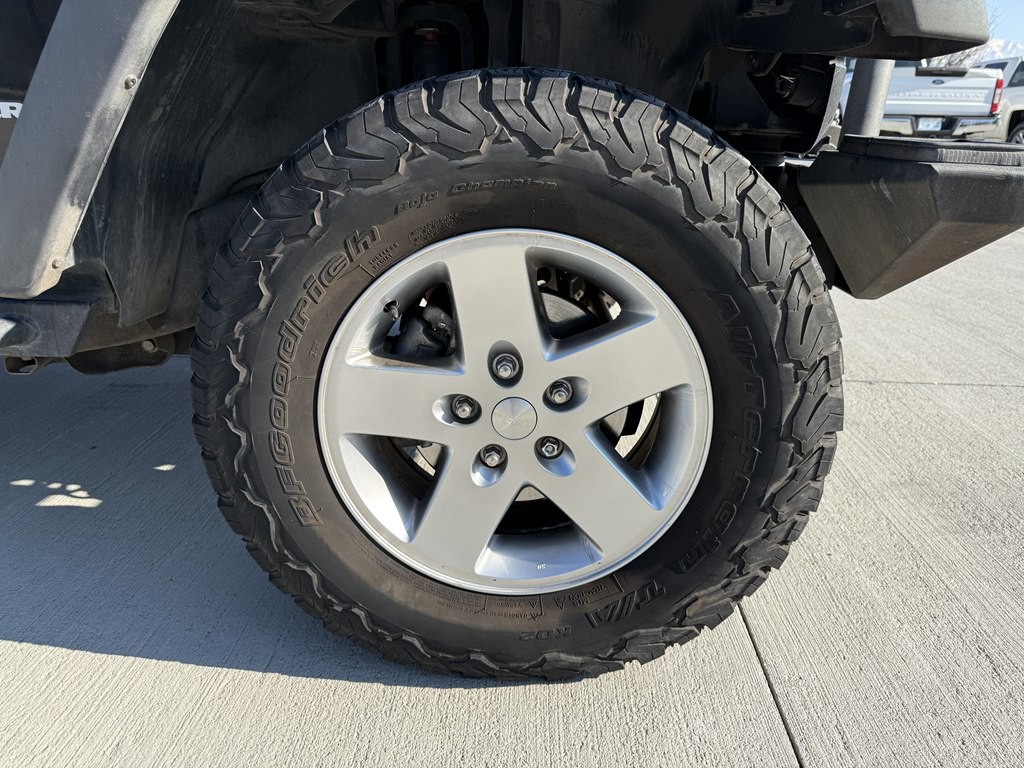 2010 Jeep Wrangler Image 16