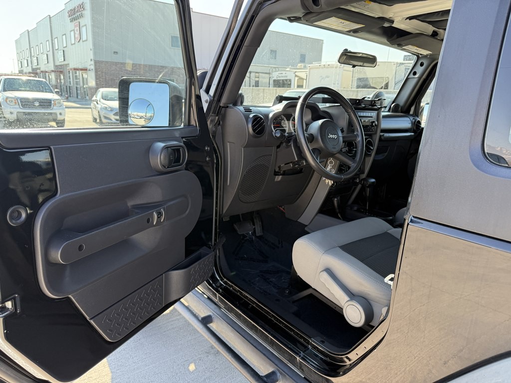 2010 Jeep Wrangler Image 17