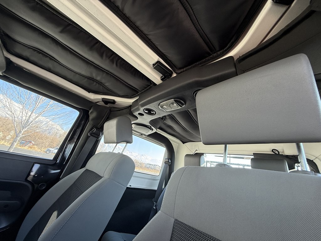 2010 Jeep Wrangler Image 20
