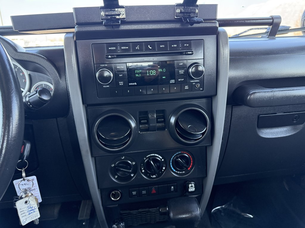 2010 Jeep Wrangler Image 32