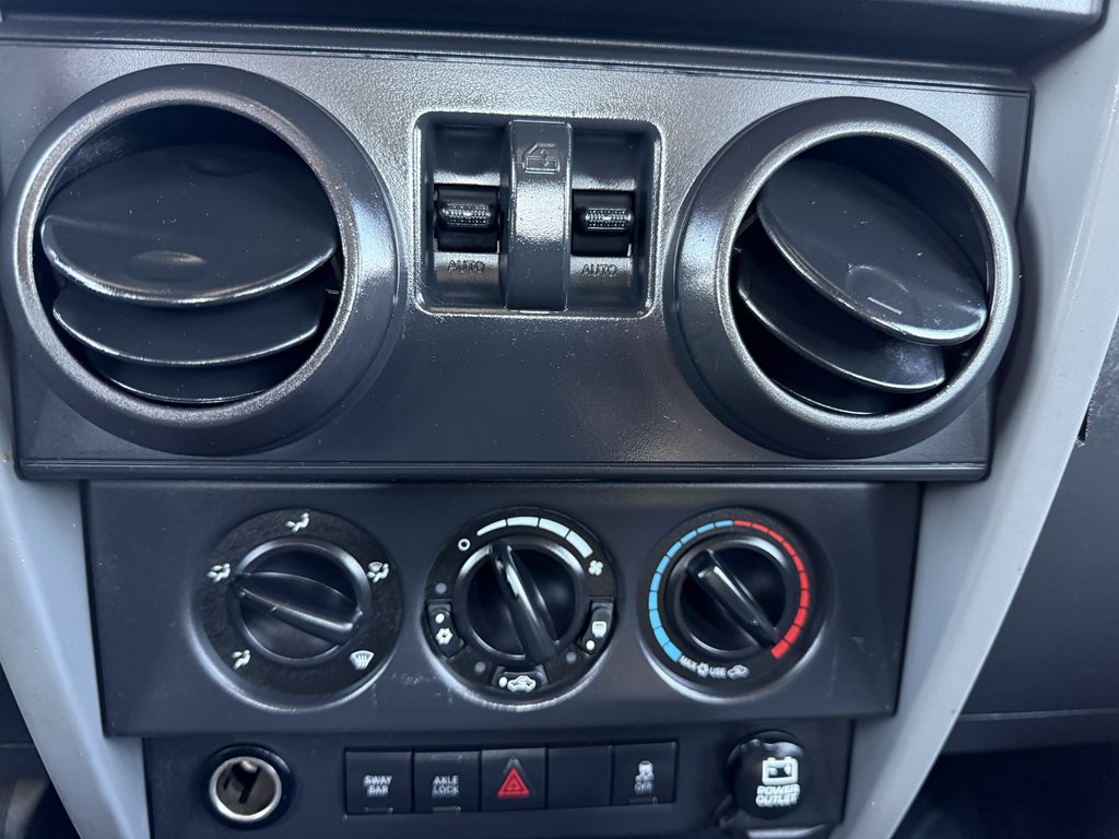 2010 Jeep Wrangler Image 34