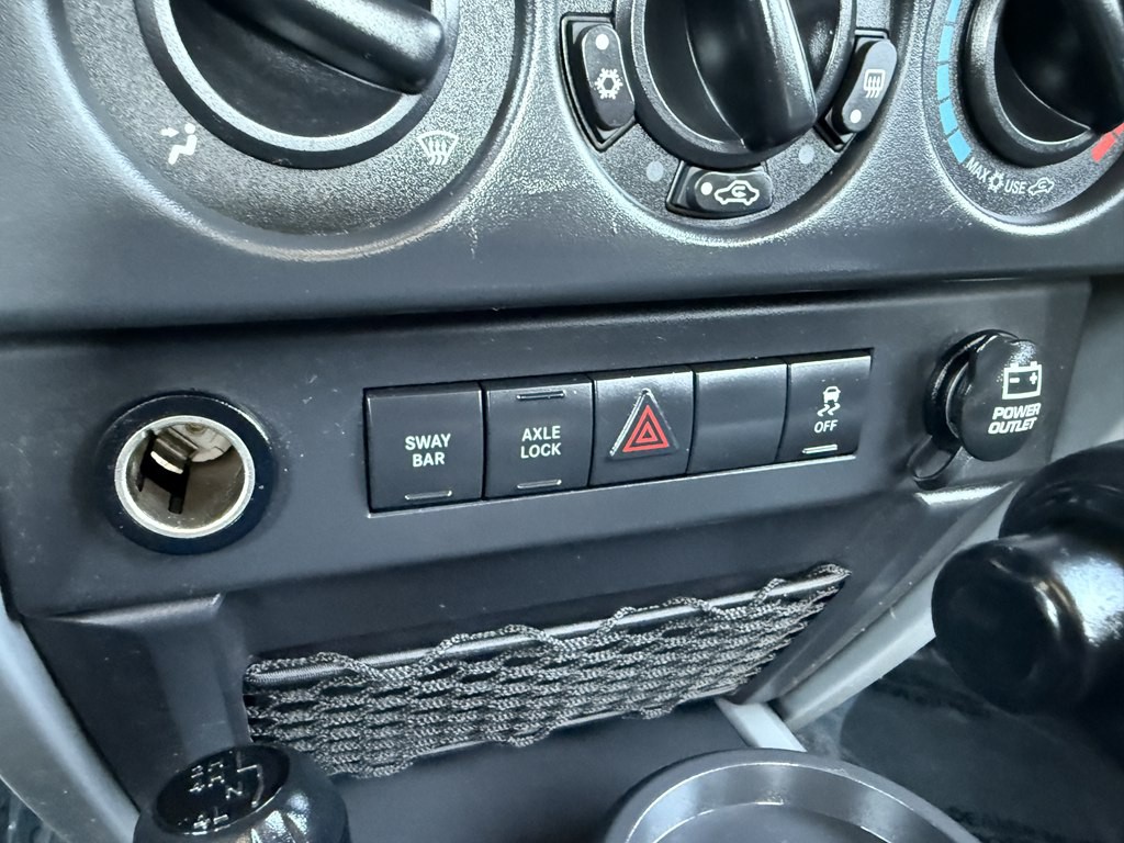 2010 Jeep Wrangler Image 35