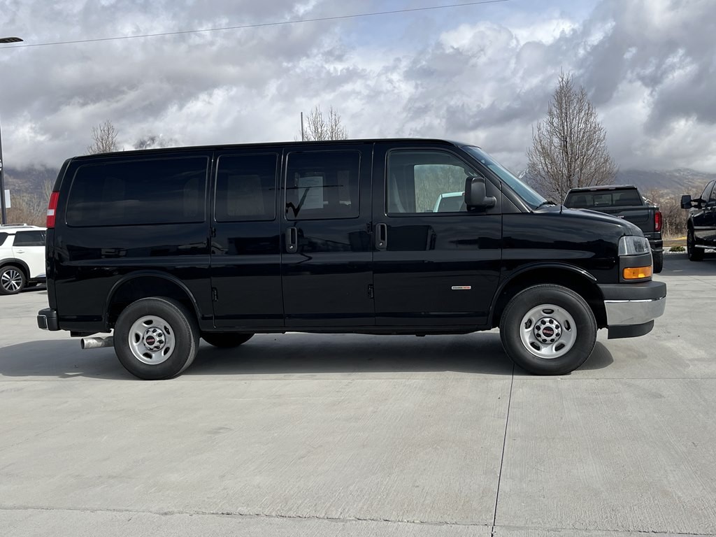 2021 GMC Savana Image 2