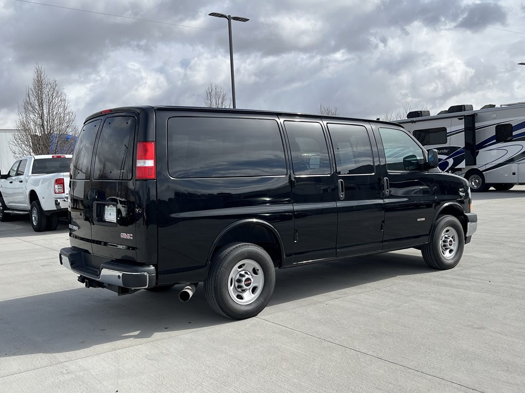 2021 GMC Savana Image 3