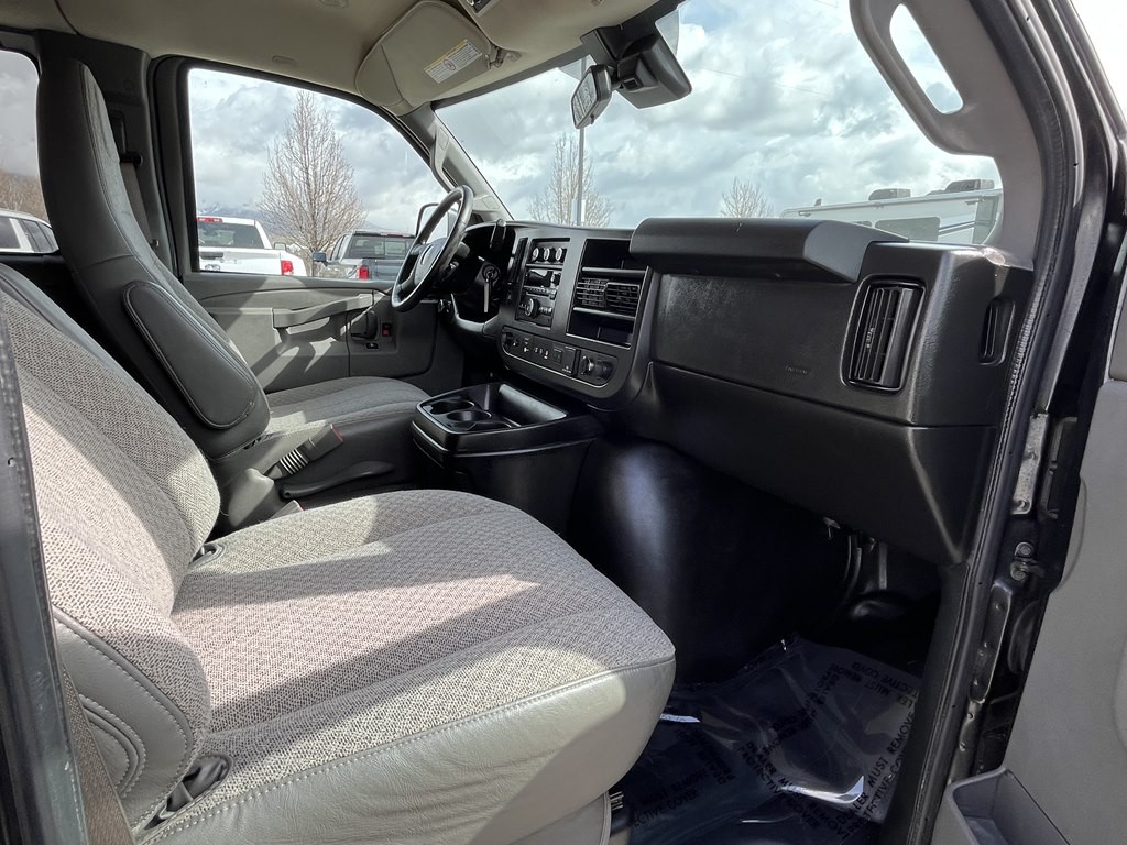 2021 GMC Savana Image 12