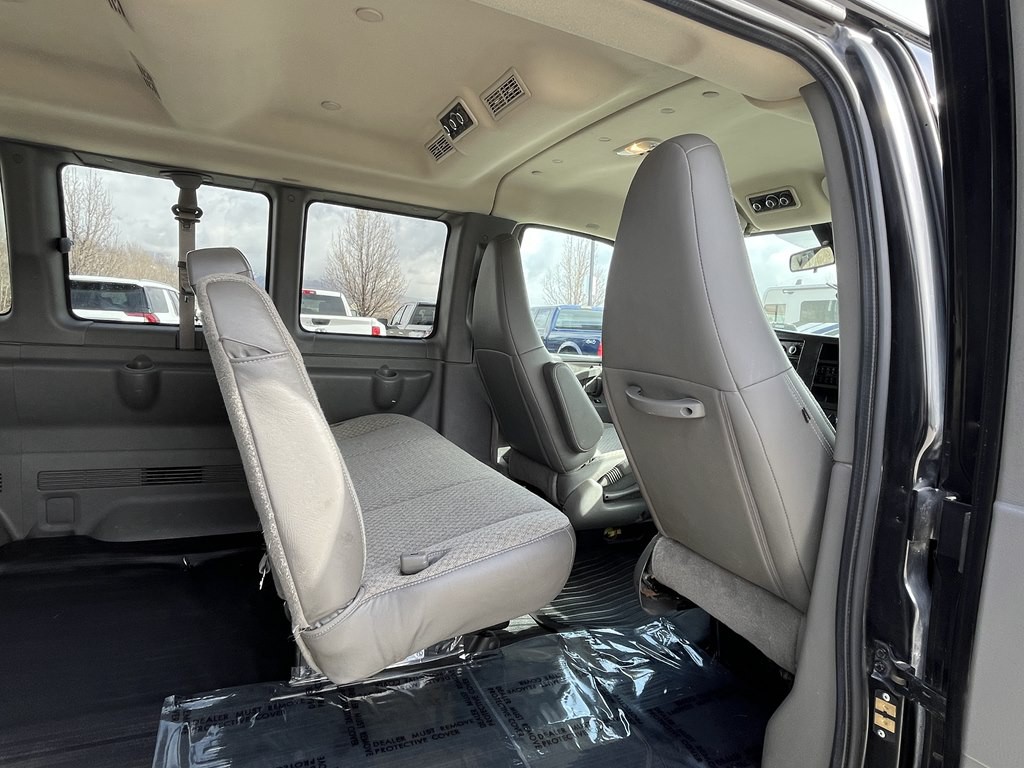 2021 GMC Savana Image 13