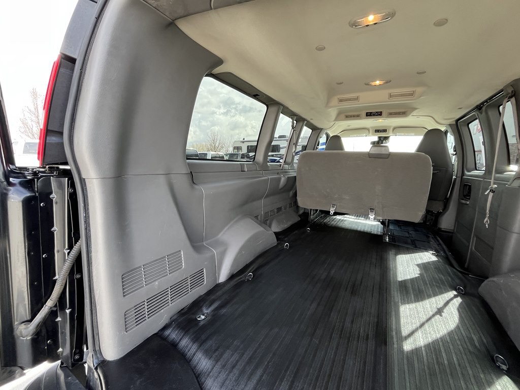 2021 GMC Savana Image 16