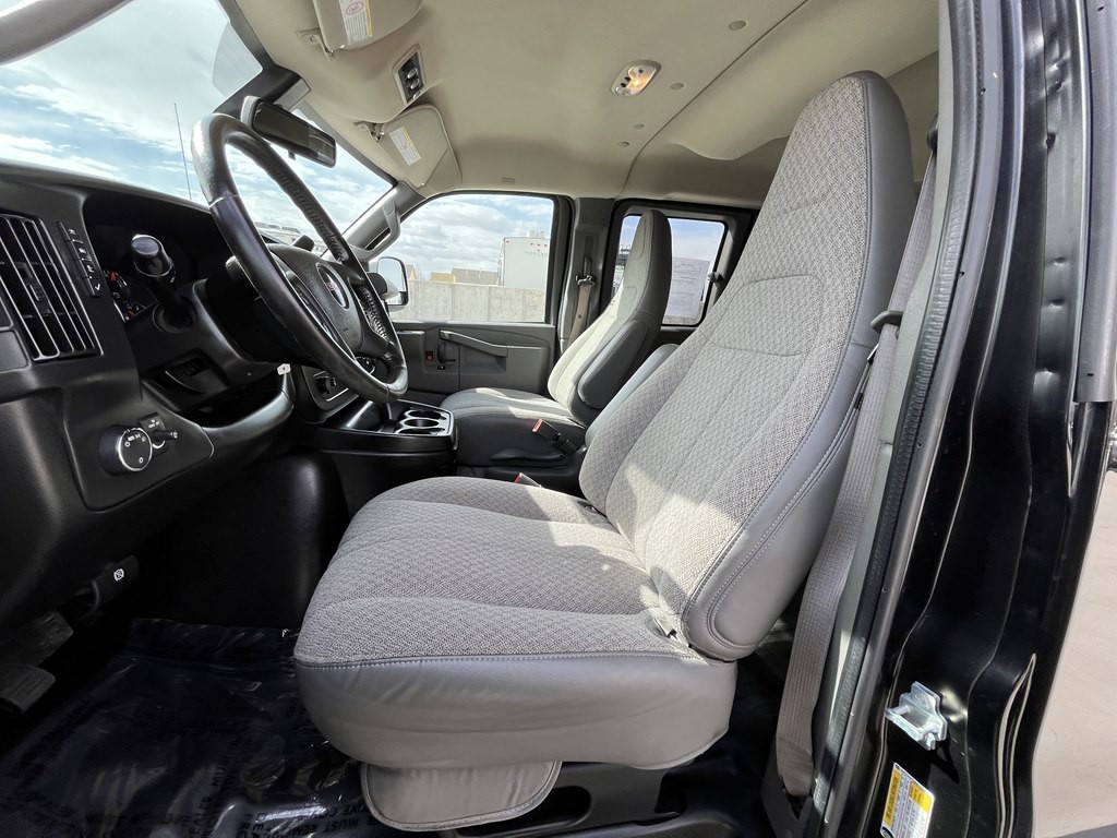 2021 GMC Savana Image 22