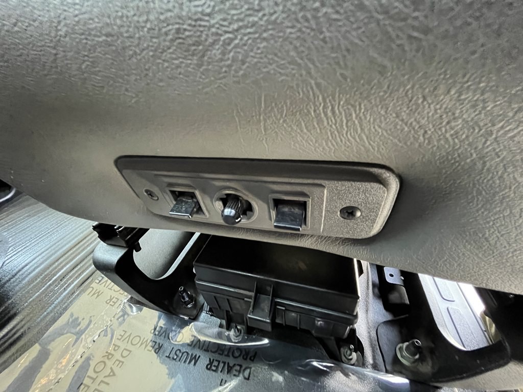 2021 GMC Savana Image 23