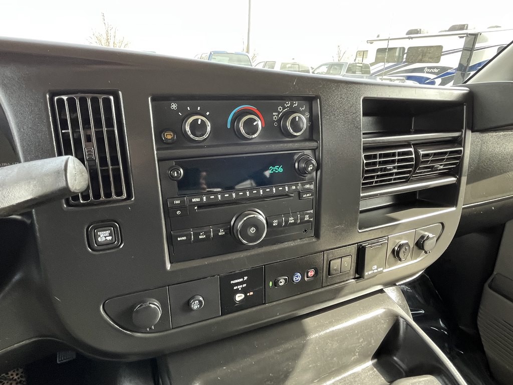 2021 GMC Savana Image 27