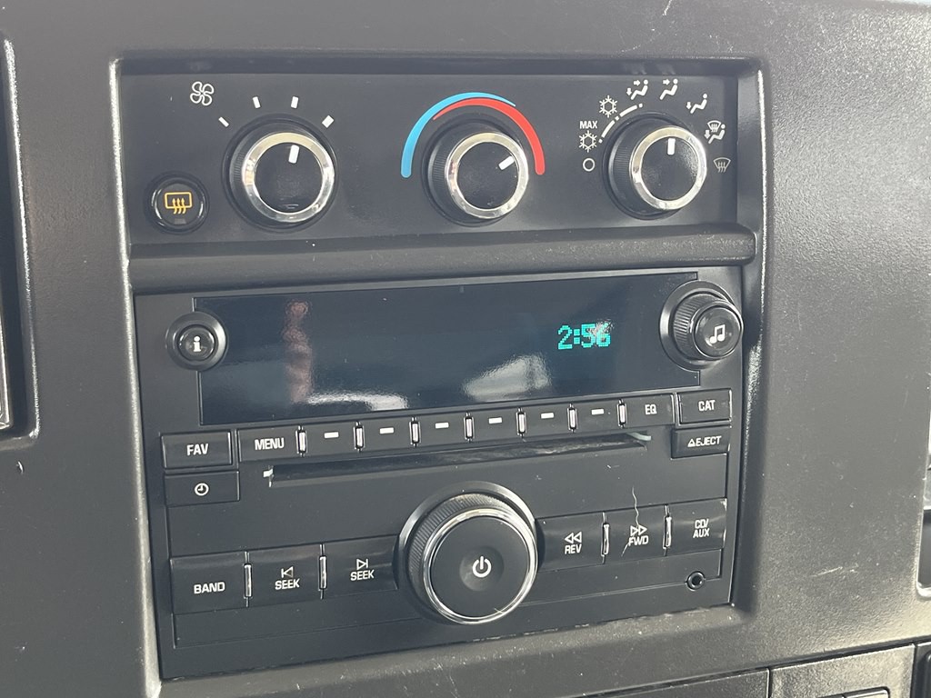 2021 GMC Savana Image 30