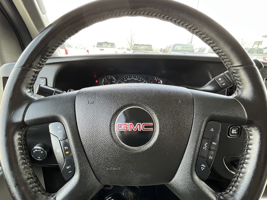 2021 GMC Savana Image 32