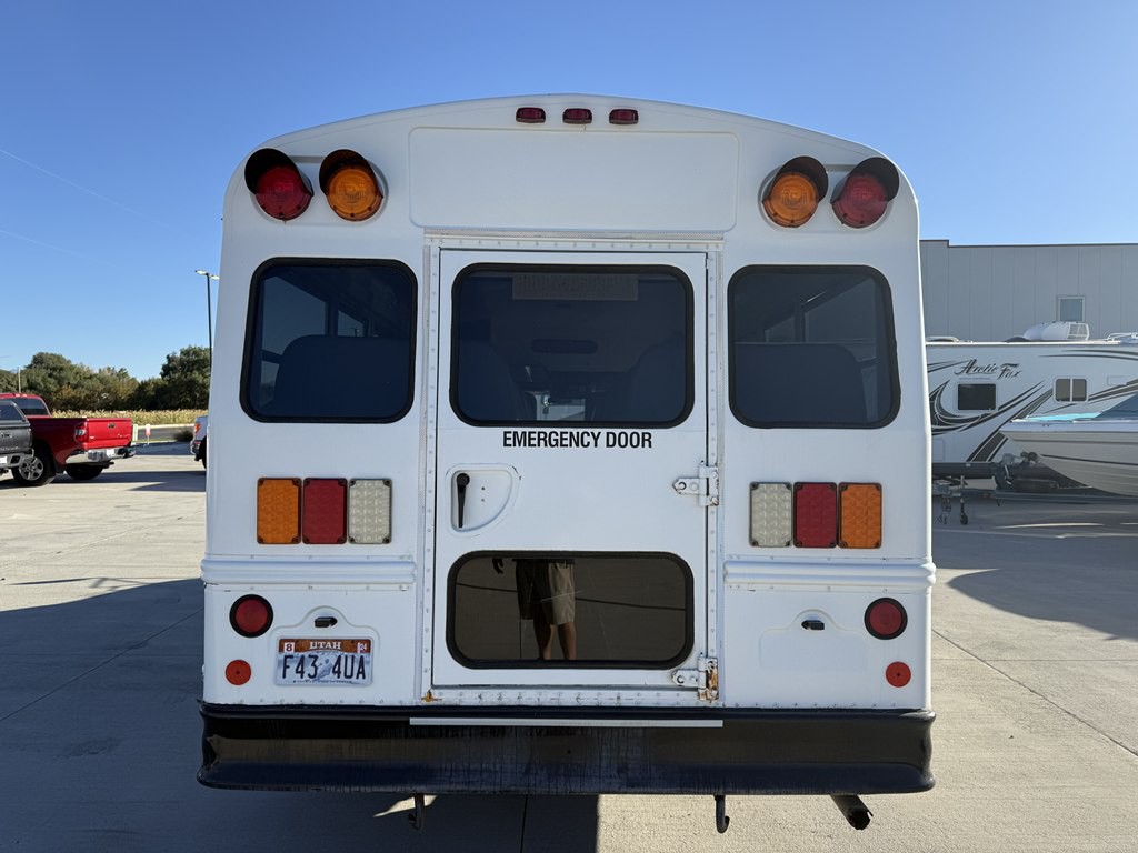 2016 Chevrolet Express Image 4
