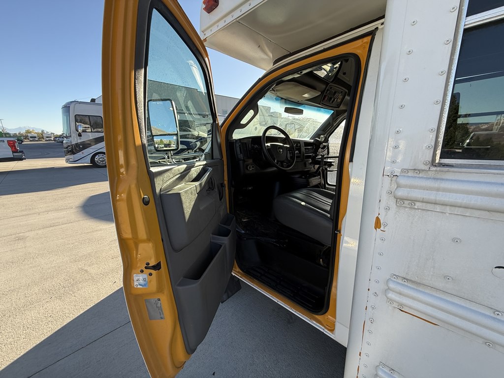 2016 Chevrolet Express Image 9
