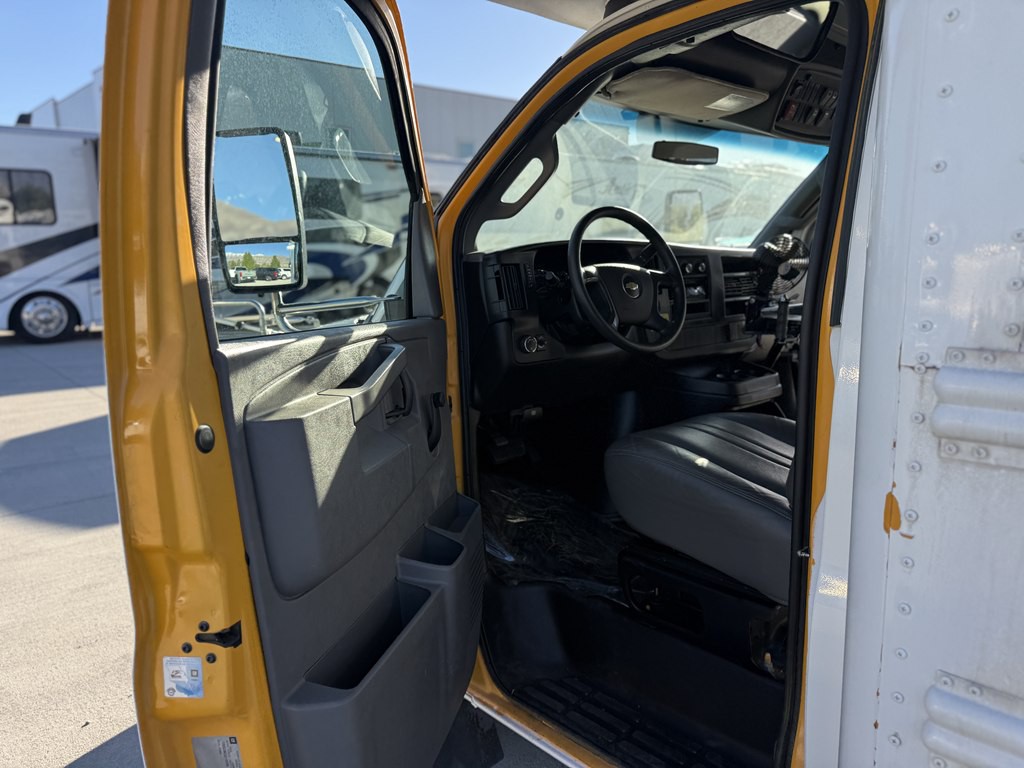 2016 Chevrolet Express Image 10