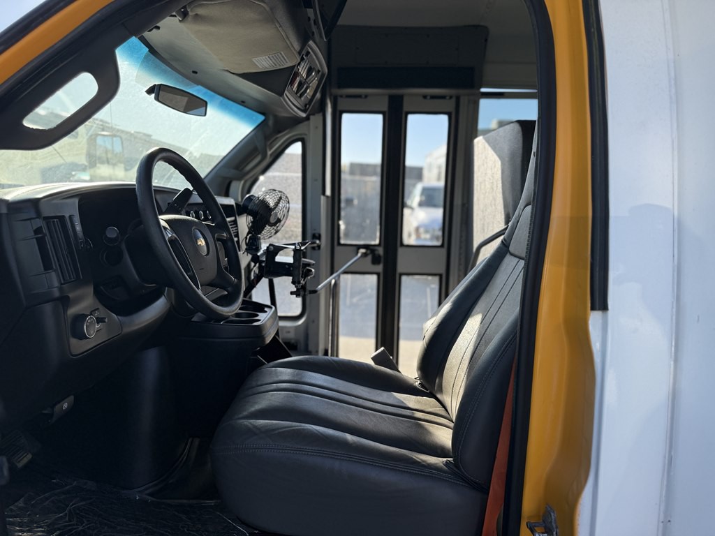 2016 Chevrolet Express Image 11