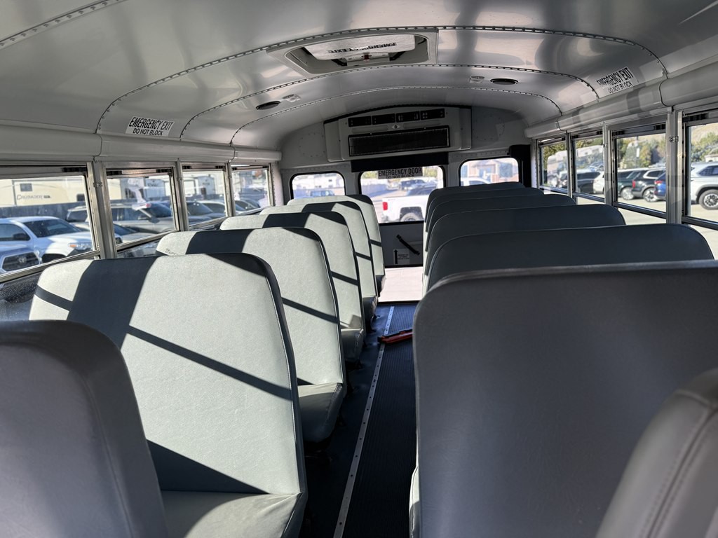 2016 Chevrolet Express Image 13