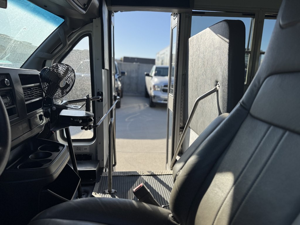2016 Chevrolet Express Image 14