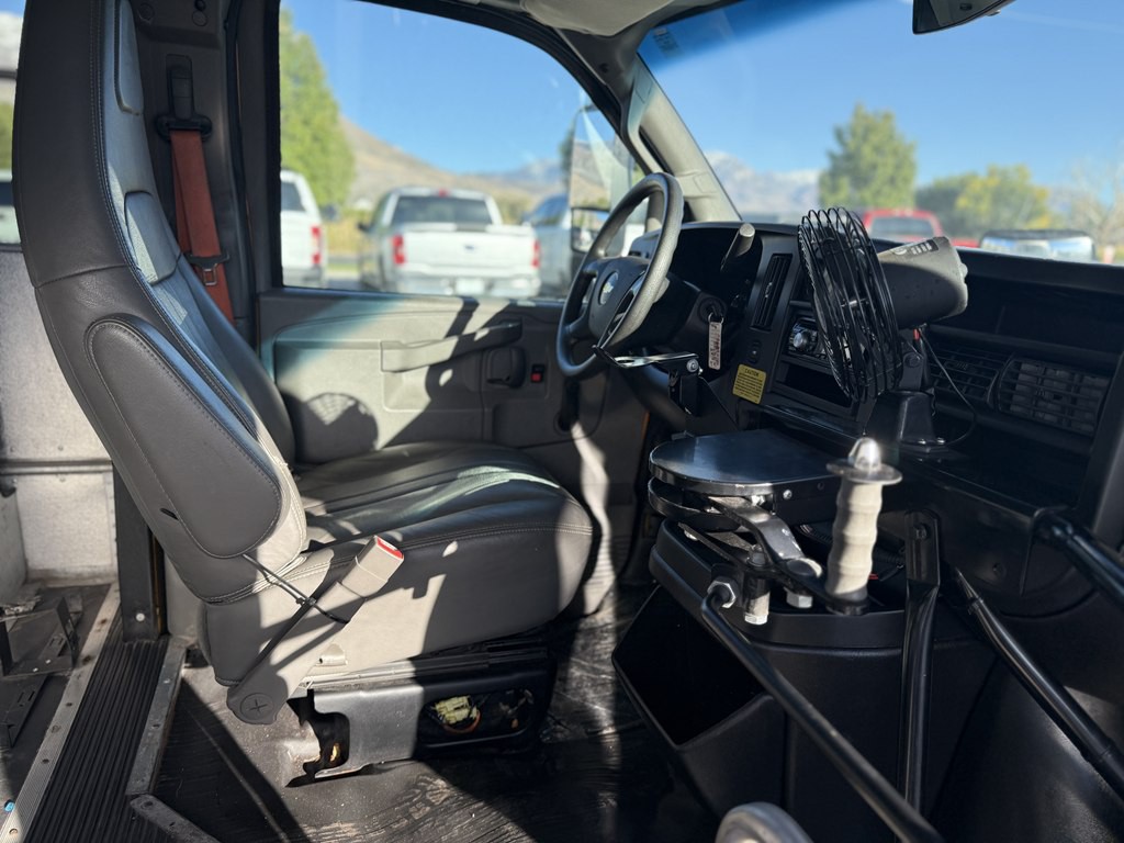 2016 Chevrolet Express Image 16