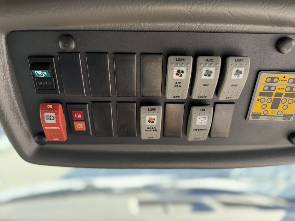 2016 Chevrolet Express Image 18