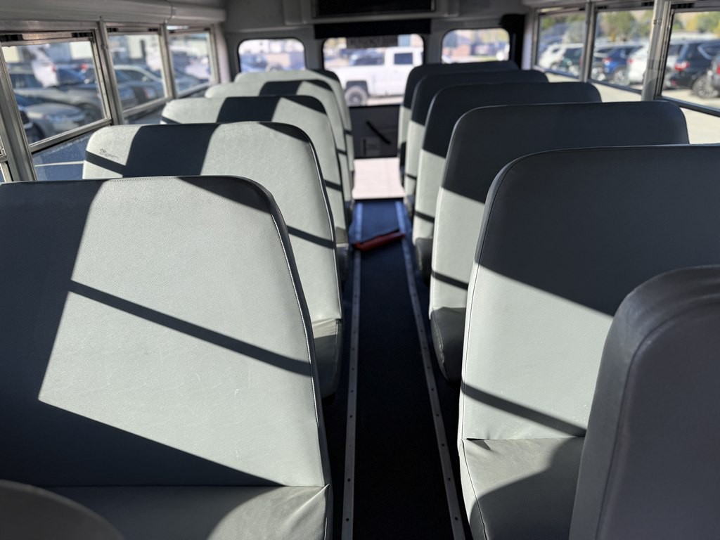 2016 Chevrolet Express Image 19