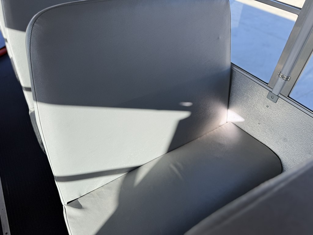 2016 Chevrolet Express Image 21