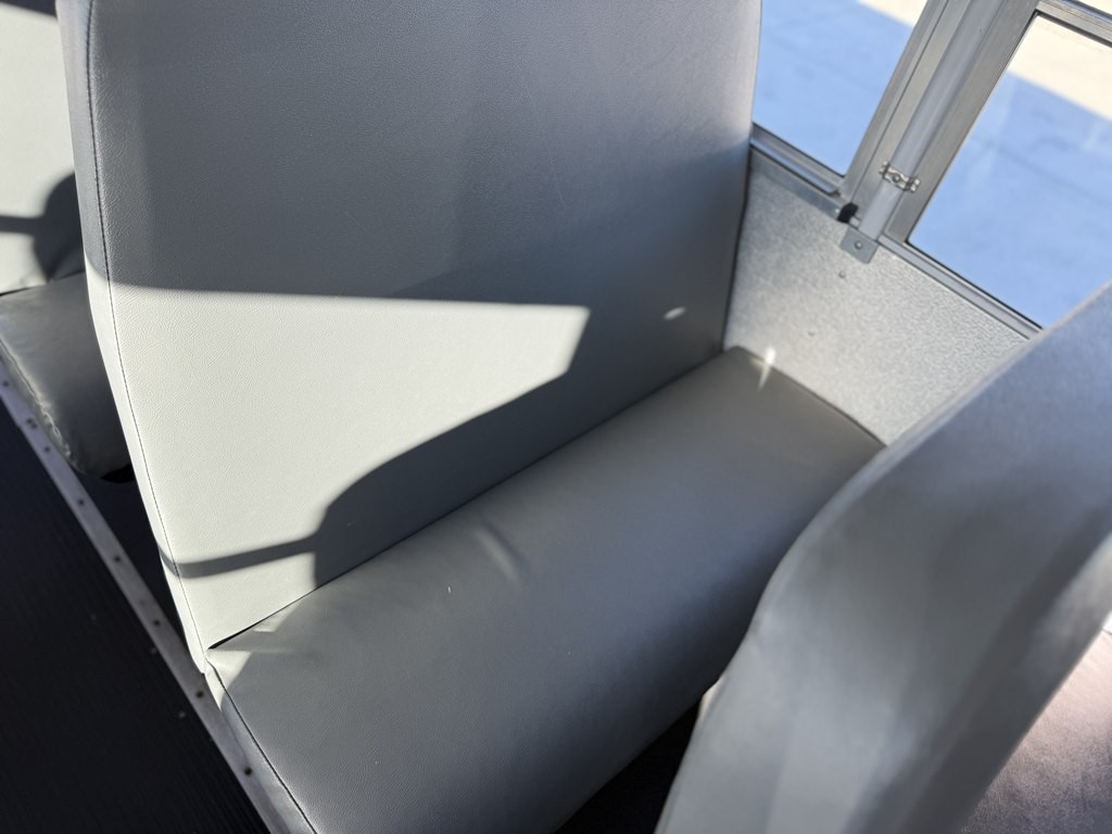 2016 Chevrolet Express Image 23