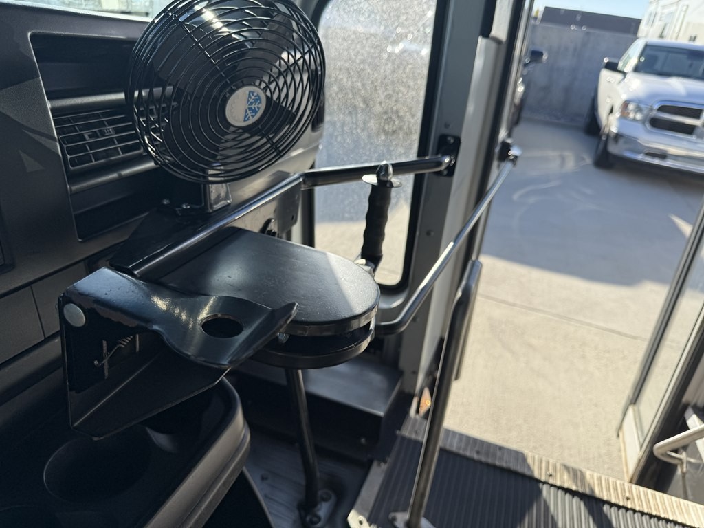 2016 Chevrolet Express Image 35