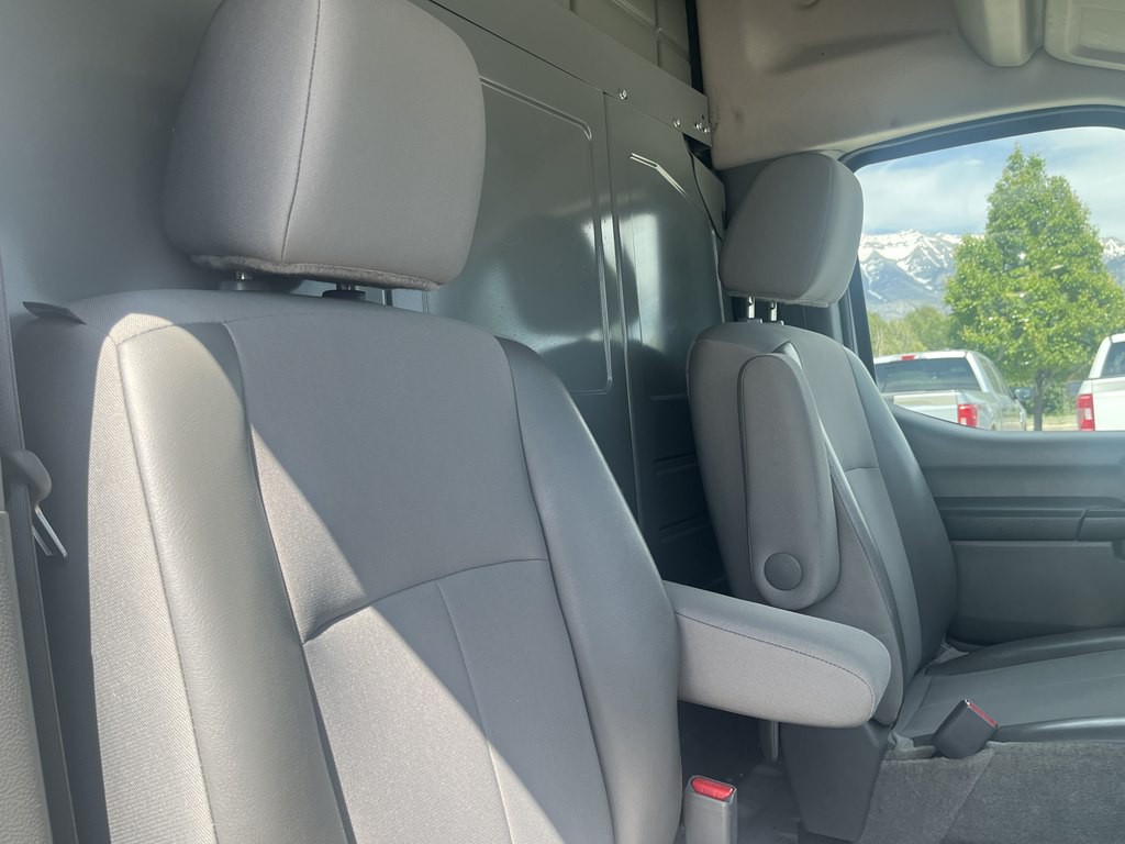 2021 Nissan NV Image 12