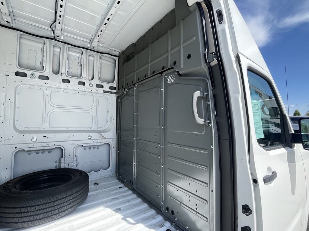 2021 Nissan NV Image 13