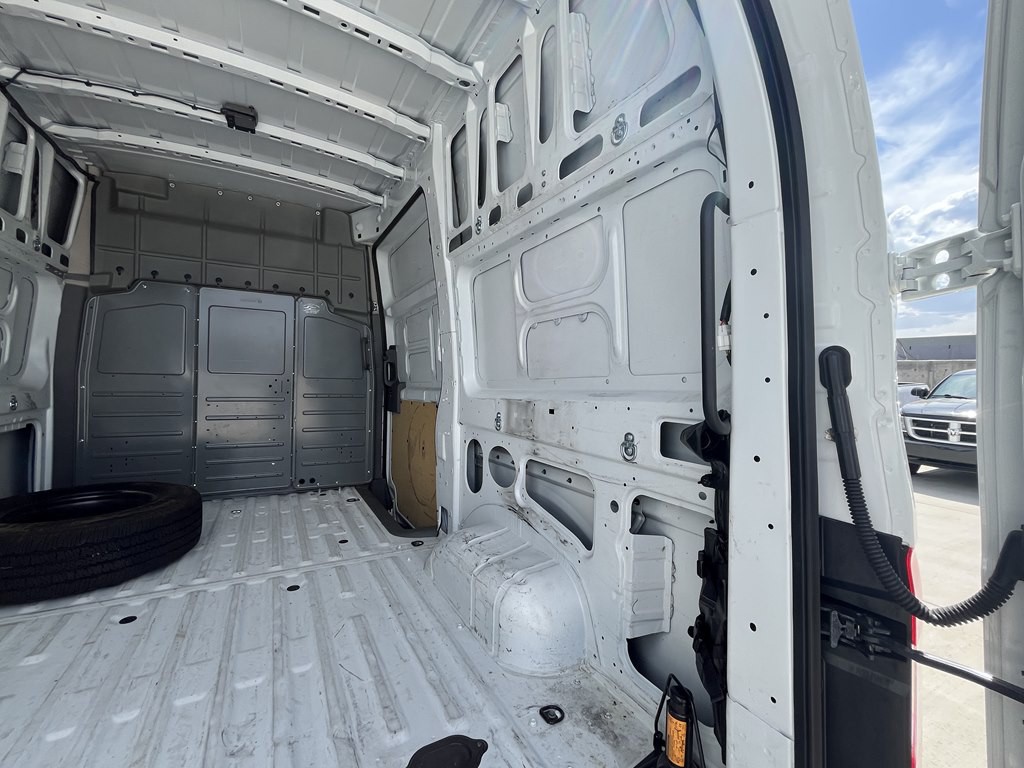 2021 Nissan NV Image 17