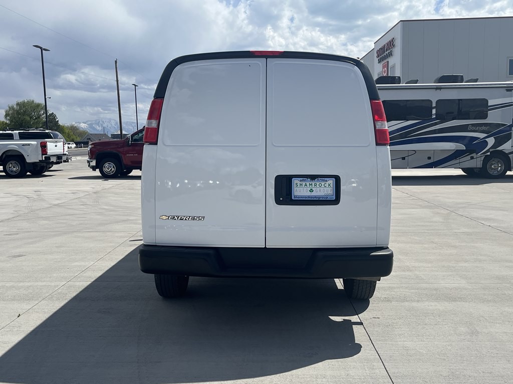 2023 Chevrolet Express Image 4