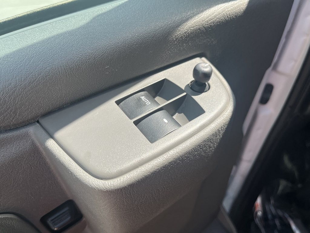 2023 Chevrolet Express Image 23