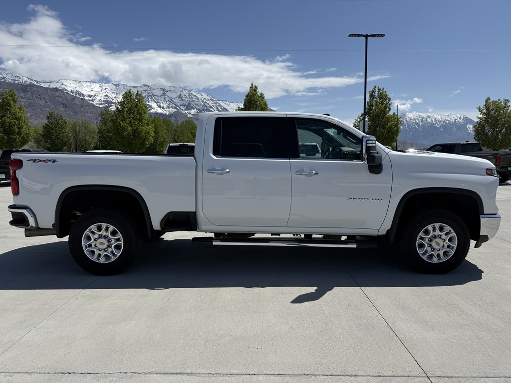 2024 Chevrolet Silverado 1500 Image 2