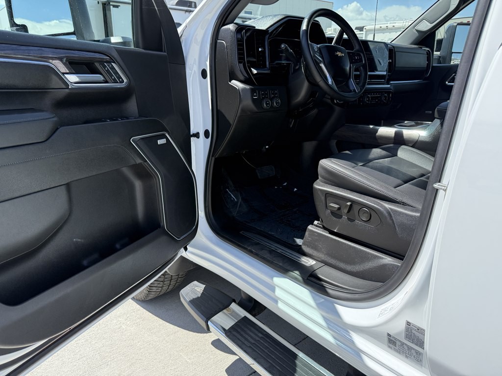 2024 Chevrolet Silverado 1500 Image 17