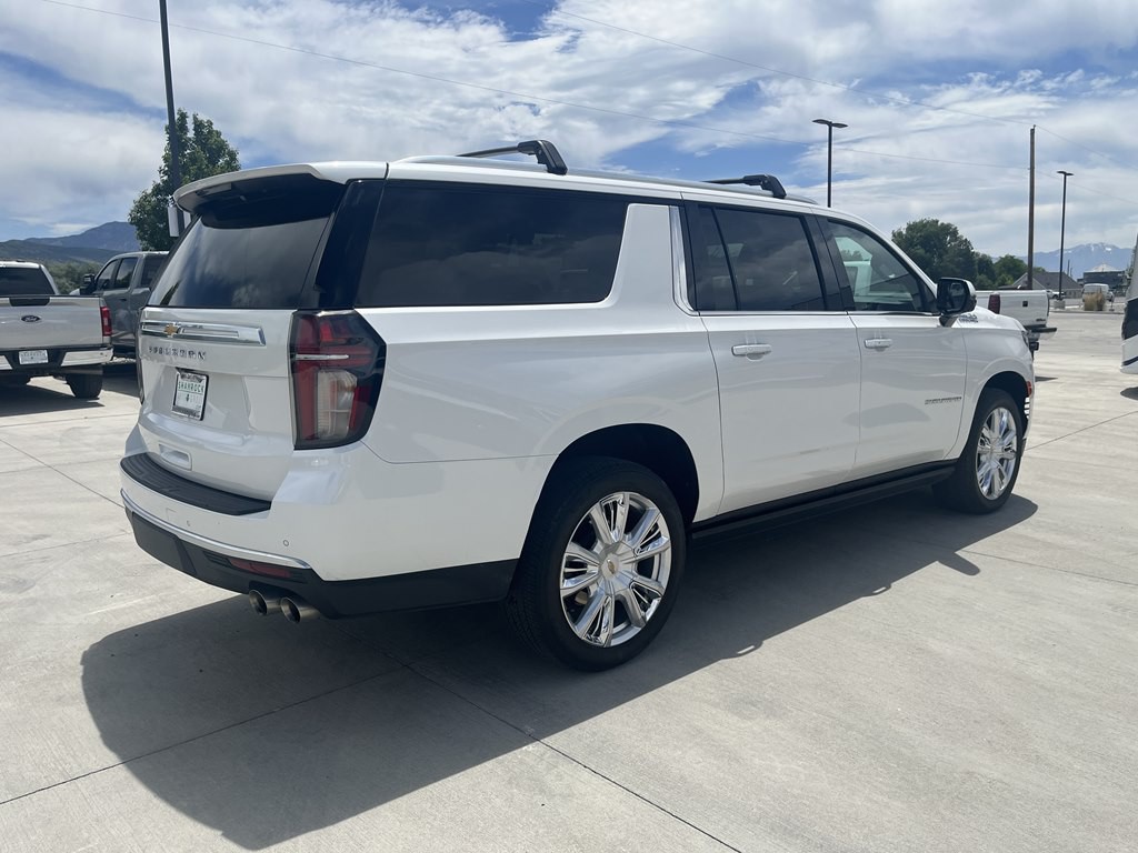2023 Chevrolet Suburban Image 3
