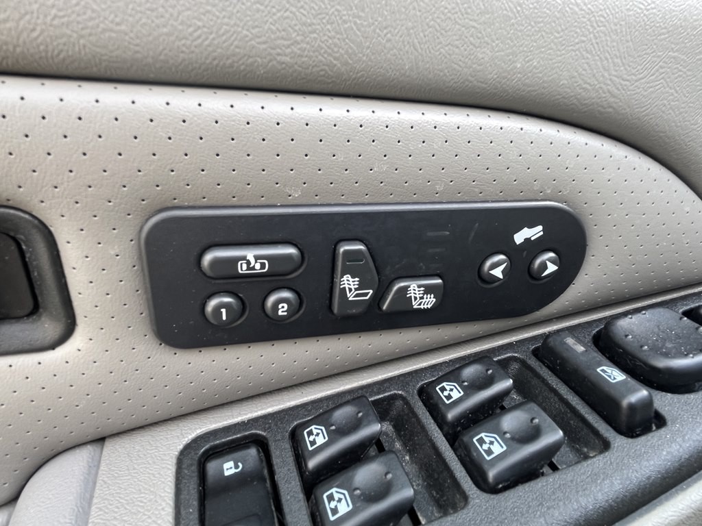 2003 Cadillac Escalade Image 29