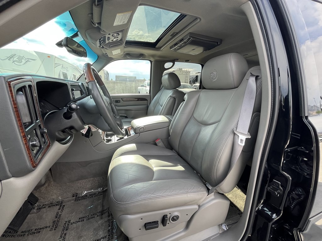 2003 Cadillac Escalade Image 16