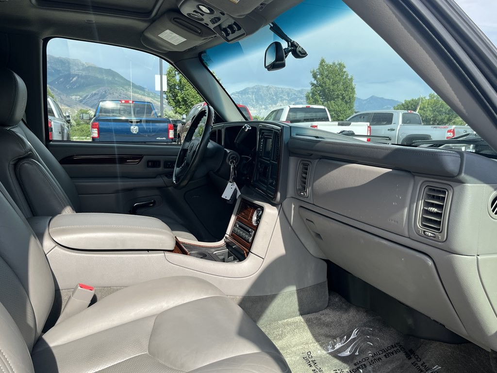 2003 Cadillac Escalade Image 17
