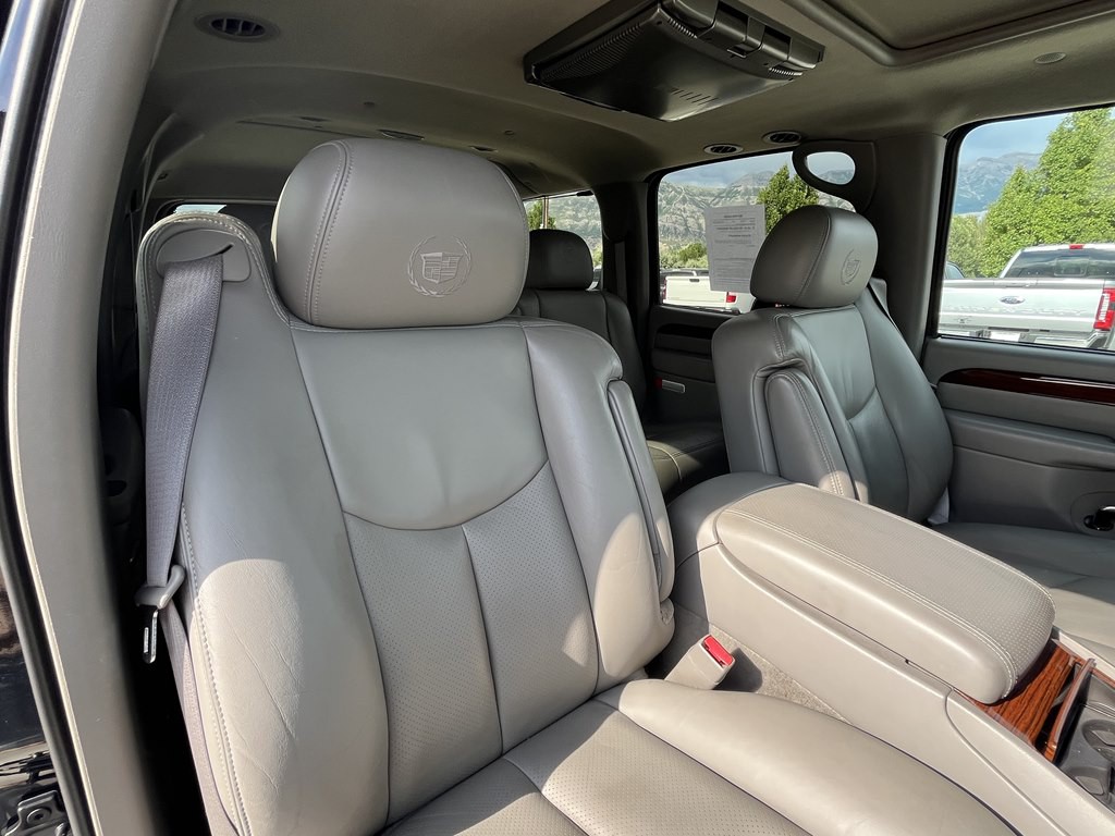 2003 Cadillac Escalade Image 18