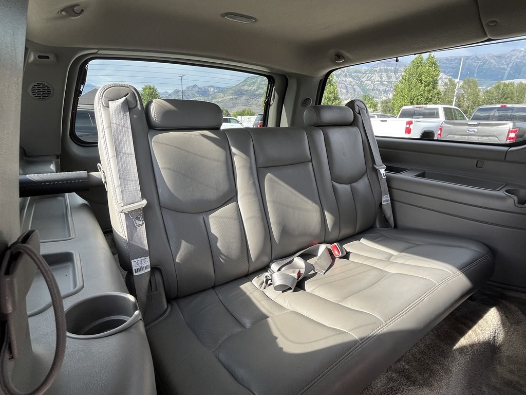 2003 Cadillac Escalade Image 21