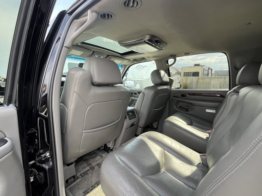 2003 Cadillac Escalade Image 24